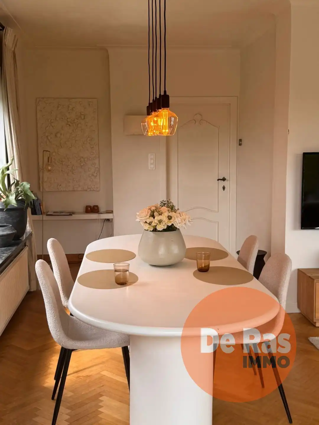 HERZELE- Gerenoveerde villa in een groen kader nabij centrum foto 9