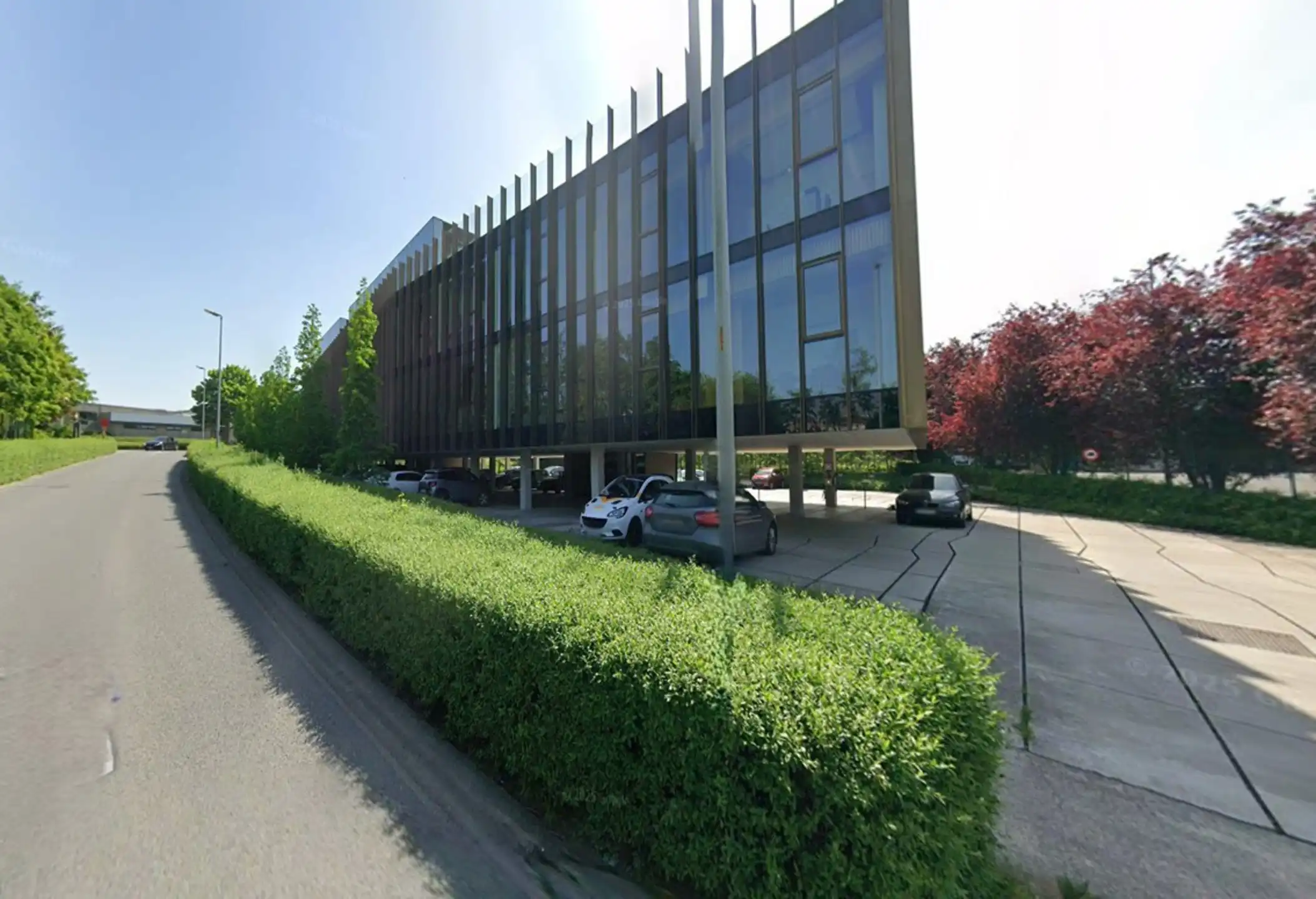 Moderne kantoorruimte van 175 m² met 6 parkeerplaatsen. foto 2