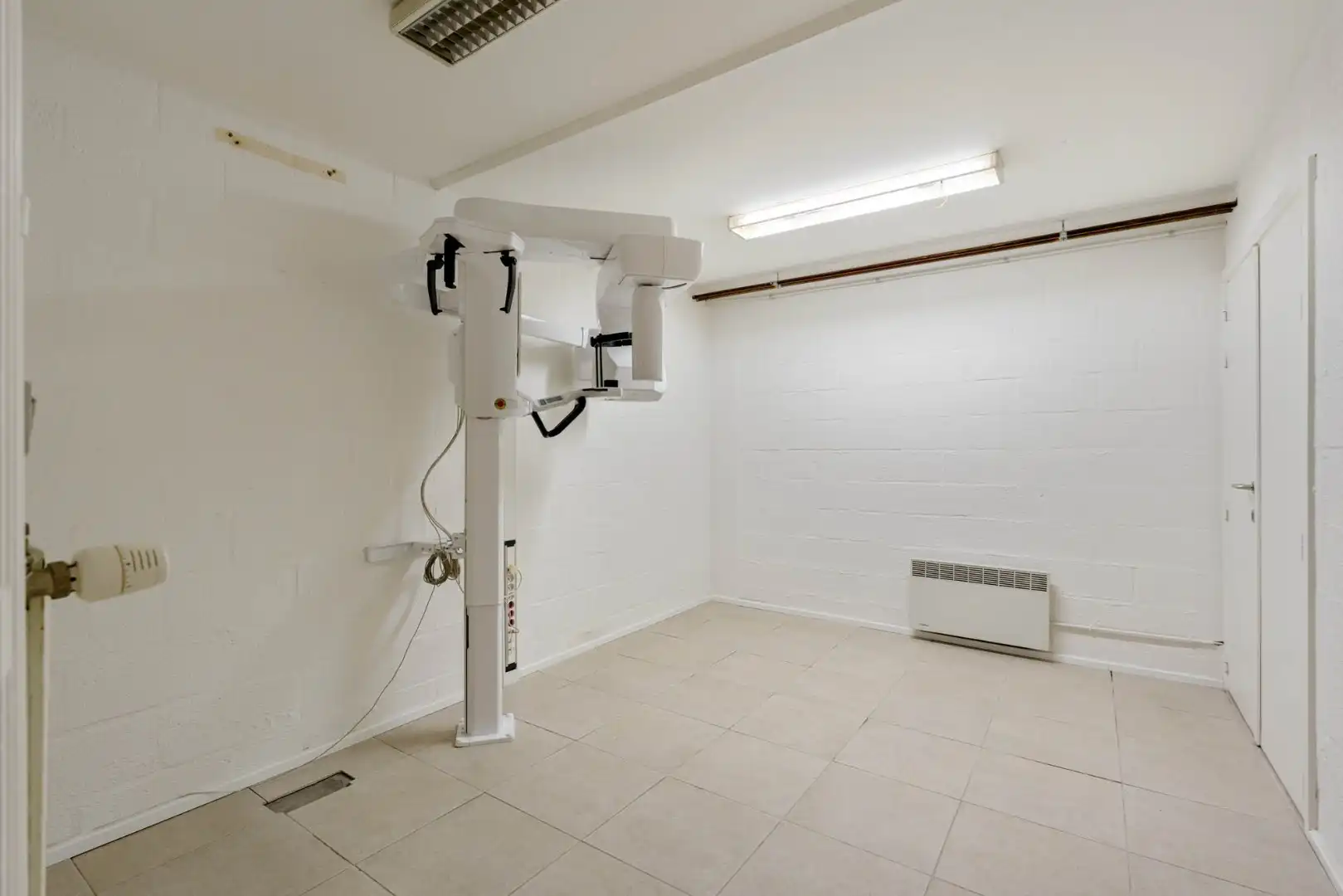 Ruim, zeer energiezuinig kantoor in het centrum van Neeroeteren met diverse mogelijkheden!   foto 22