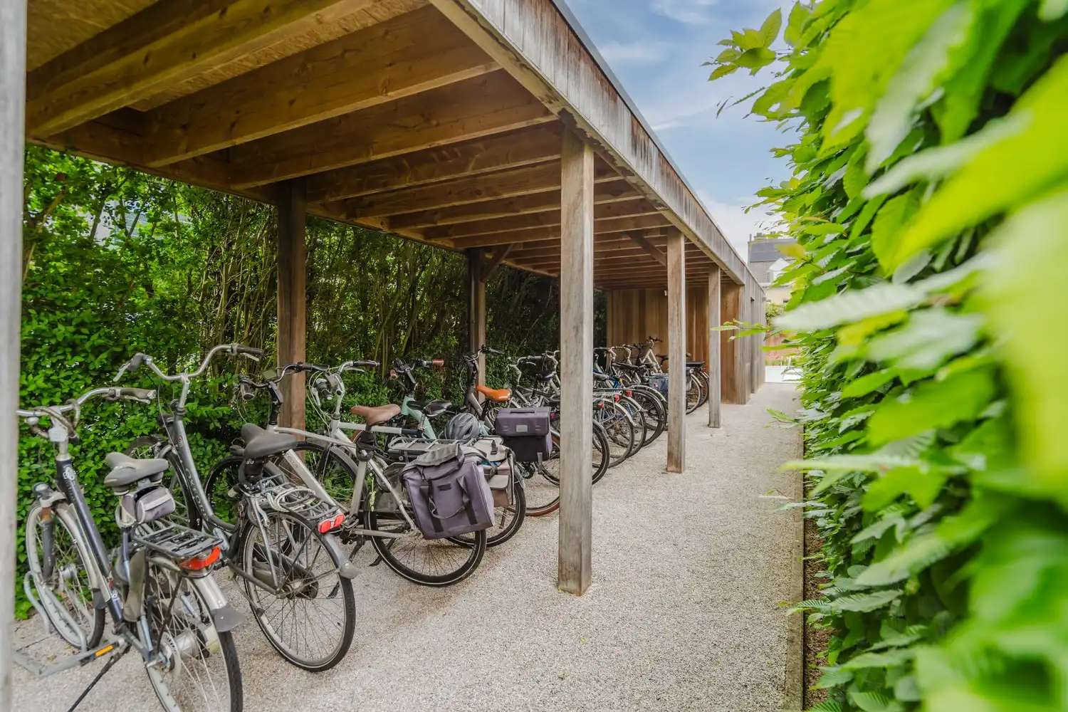 BIJZONDERE LOFT MET PRIVÉTUIN EN ZWEMBAD foto 21