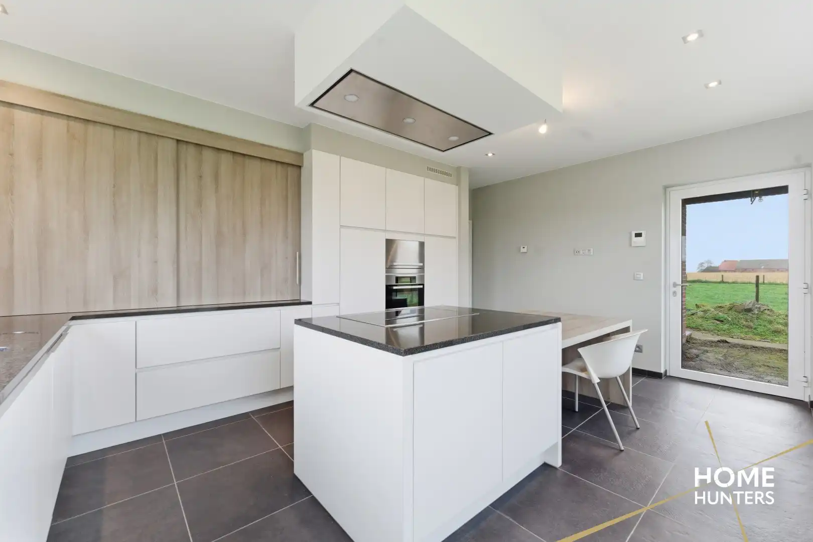 Villa met loods op royaal perceel op rustige ligging te Wijtschate! foto 10