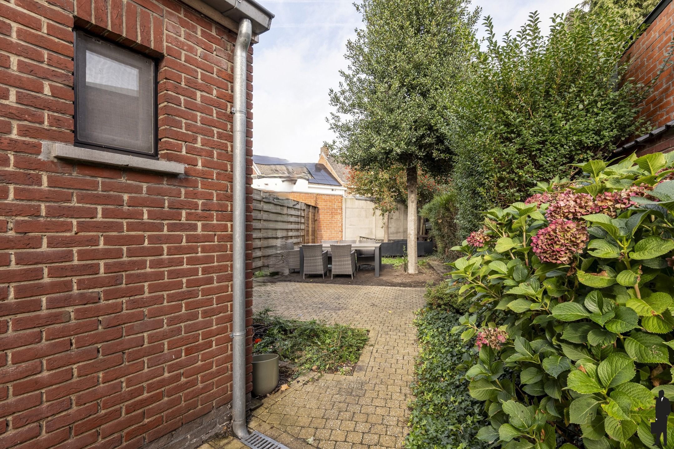 Charmante, energetisch gerenoveerde woning met stadstuin foto 9