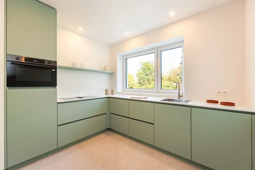 Gerenoveerd appartement met terras in Deurne-zuid foto 6