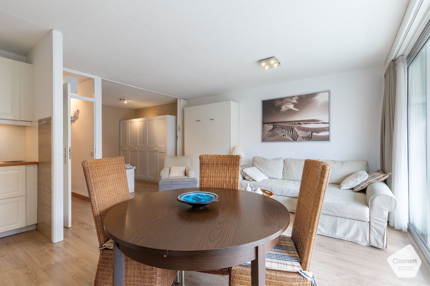 Mooi gerenoveerde, zuid-gerichte studio met aparte slaaphoek foto 2