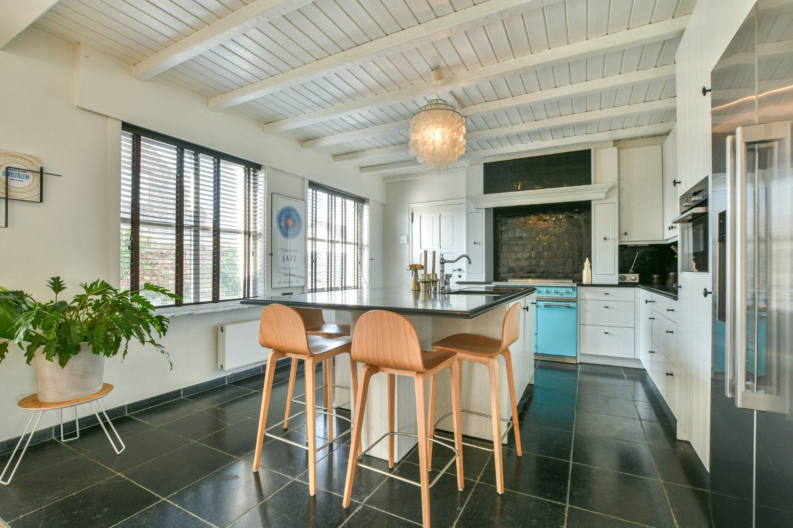 Prachtig gerenoveerde villa met charmante elementen in het centrum van Lissewege! foto 13