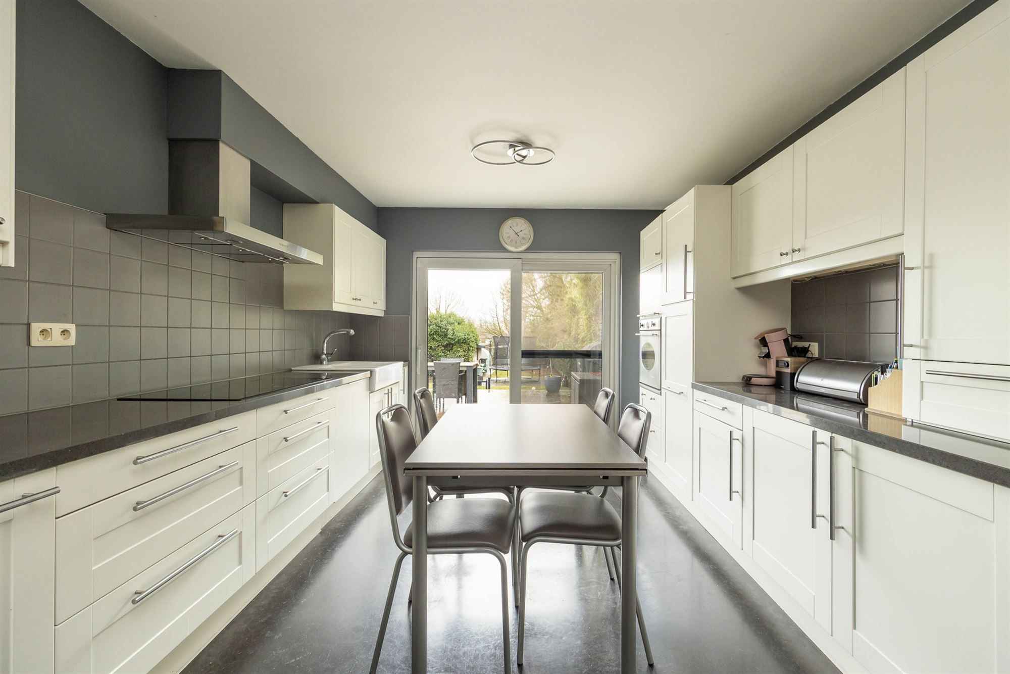 Instapklare woning met ruime tuin op gunstige locatie foto 4