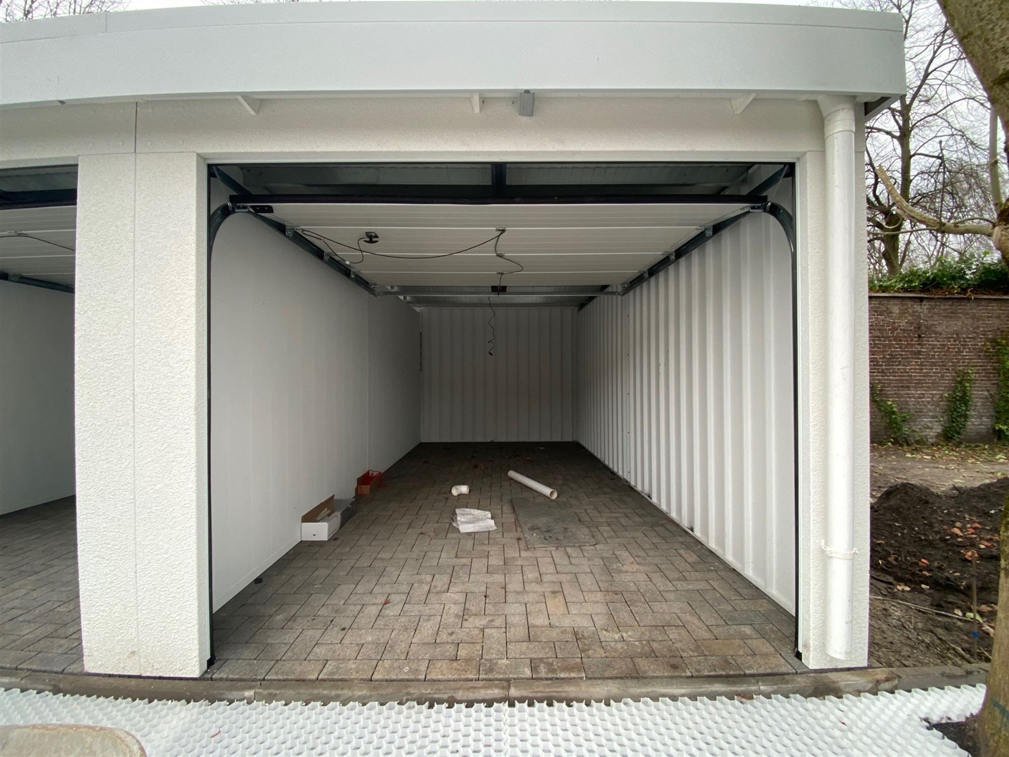 Bovengrondse garagebox in centrum  Evergem  foto {{pictureIndex}}