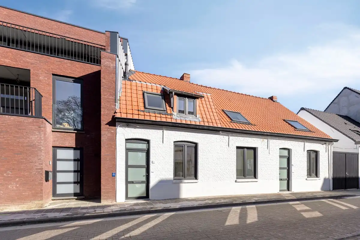 Gezellig gerenoveerd tiny house in het centrum van Sint-Denijs-Westrem foto {{pictureIndex}}