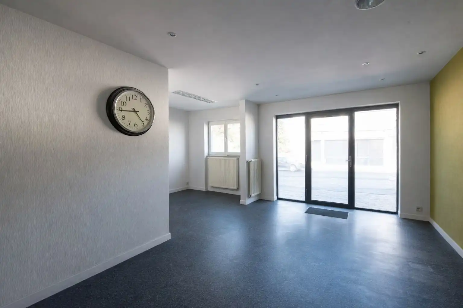 Duffelsesteenweg 84 - Commercieel Gelijkvloers met Sterke Visibiliteit te Kontich  foto 3