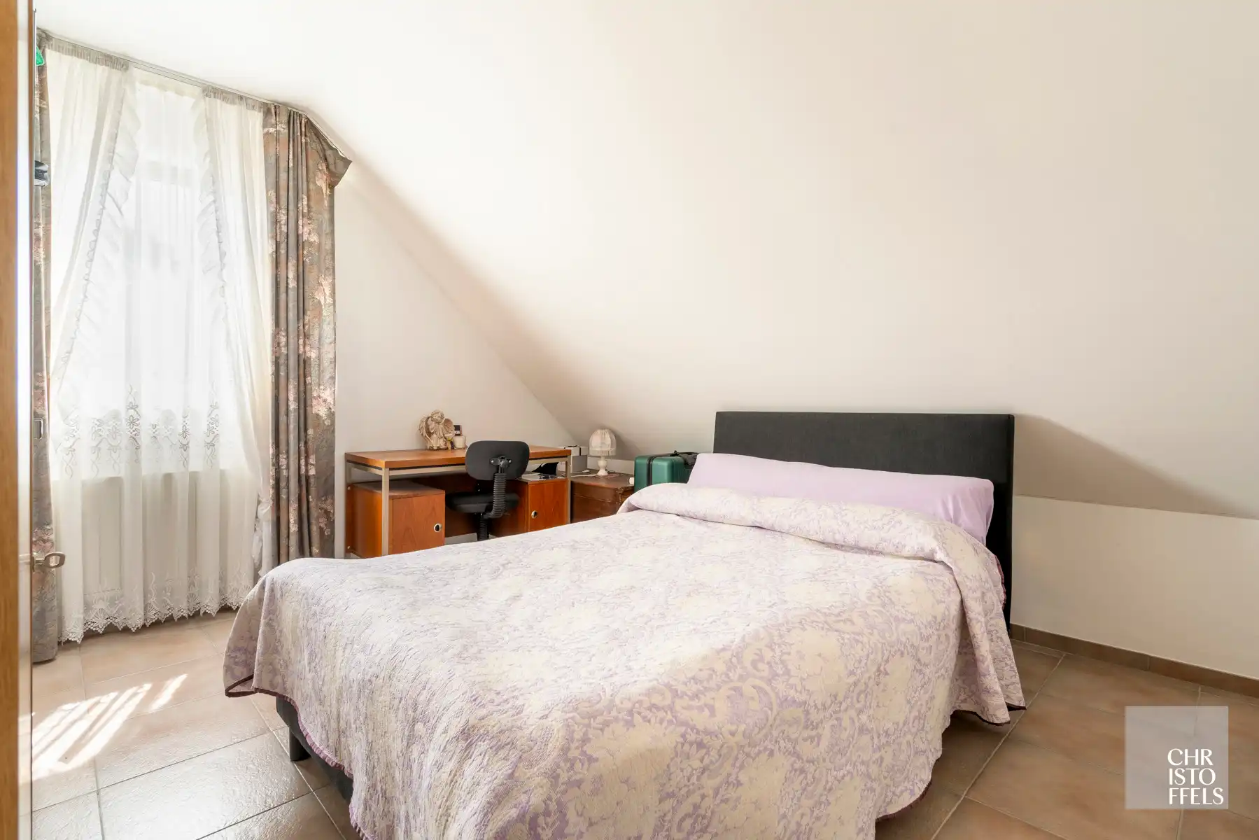 Zeer ruime woning met twee studio's op een perceel van 1950 m²! foto 15