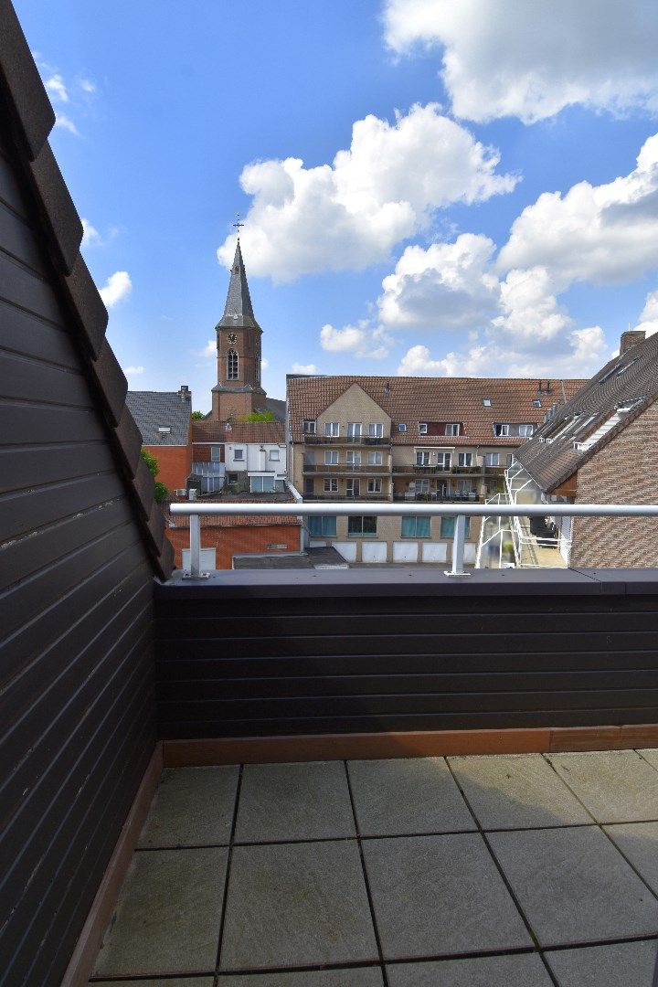 Lichtrijk 2-slaapkamerappartement met kelderberging te koop in het hart van Gullegem foto 14