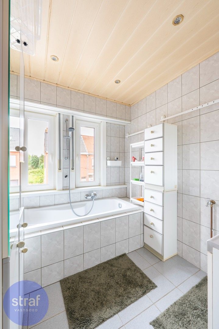 Moderne halfopen bebouwing mét groen uitzicht! foto 13