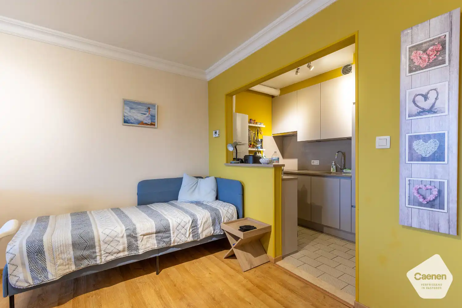 Instapklare studio met prachtig zicht over het stationsplein foto 7