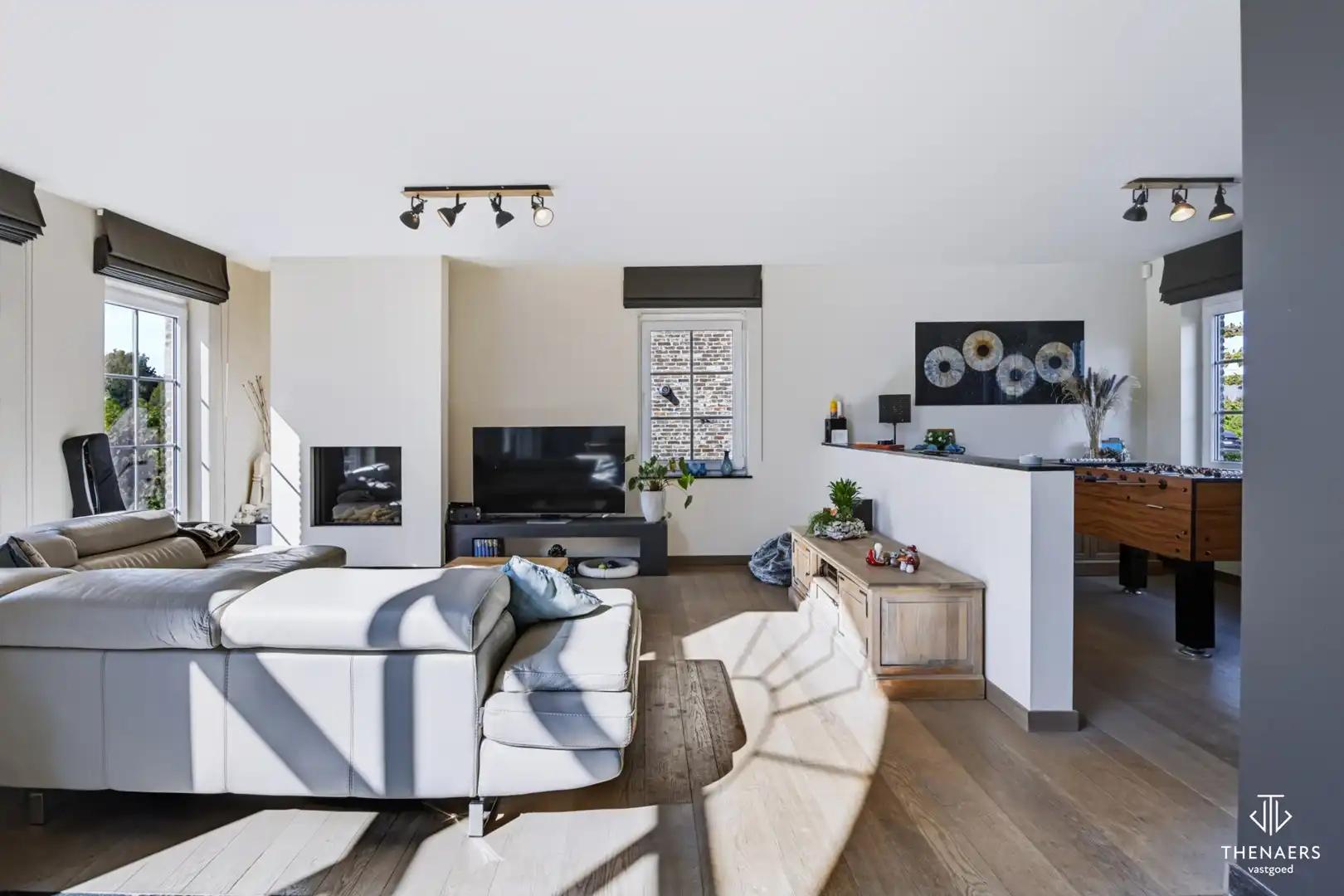 Ruime en karaktervolle woning met 4 slaapkamers, 2 badkamers en prachtige tuin – optioneel met achterliggende weide. foto 5