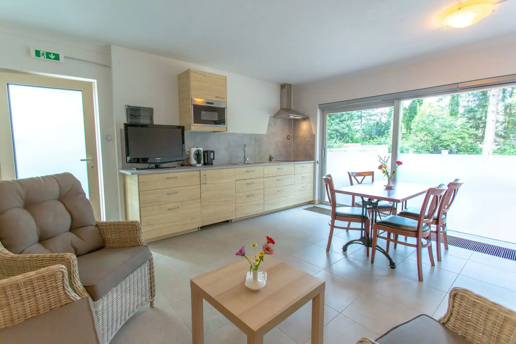 Ruim handelspand + 2 vakantiewoningen. foto 20