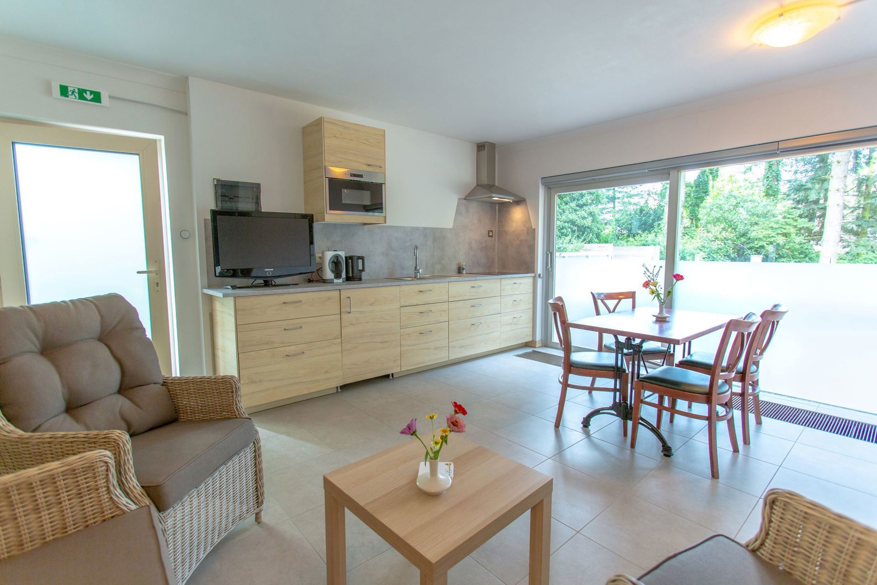 Ruim handelspand + 2 vakantiewoningen. foto 19