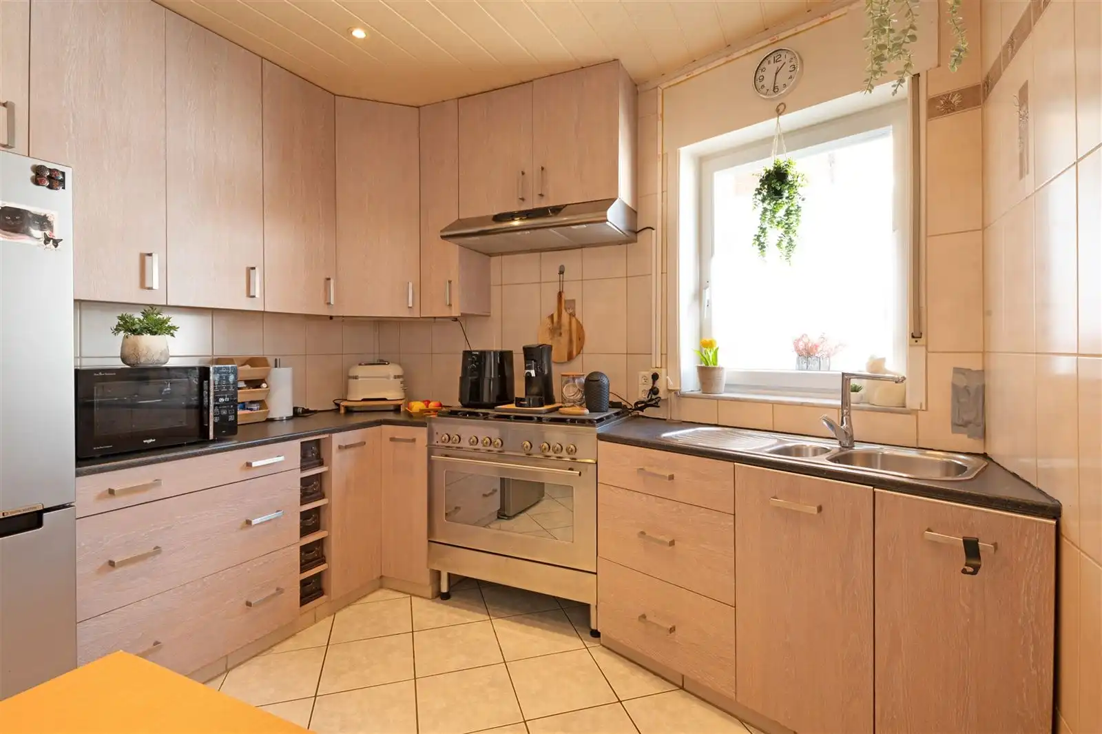 Gelijkvloers app met 2 slpks en garage foto 9