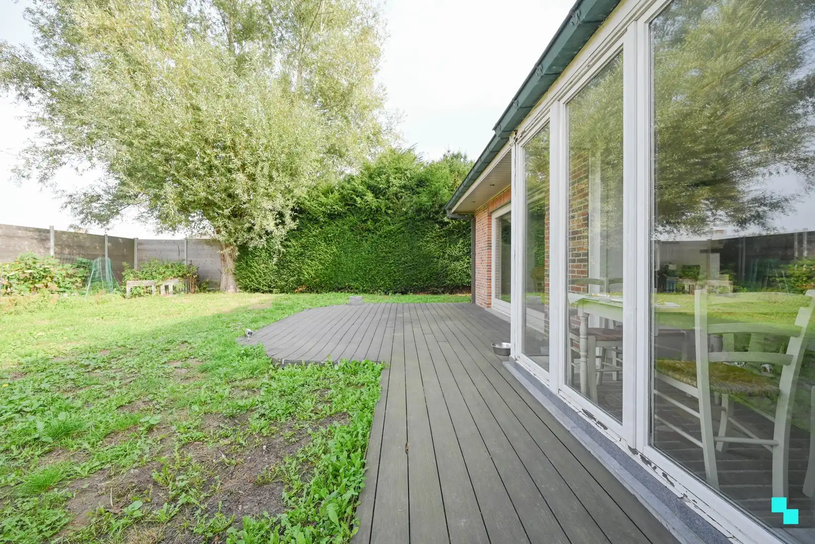 Alleenstaande, te renoveren villa in residentiële buurt foto 37