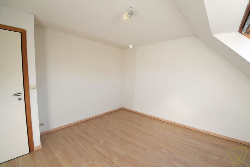 Modern afgewerkte en zeer verzorgde woning met een zonnnige tuin gelegen in een rustige woonwijk! foto 10