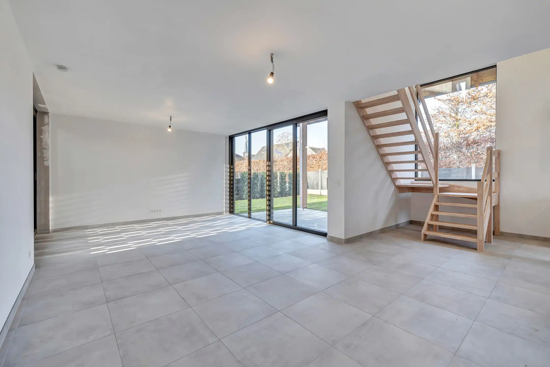 Prachtige half open nieuwbouwwoning in uniek woonerf foto 9