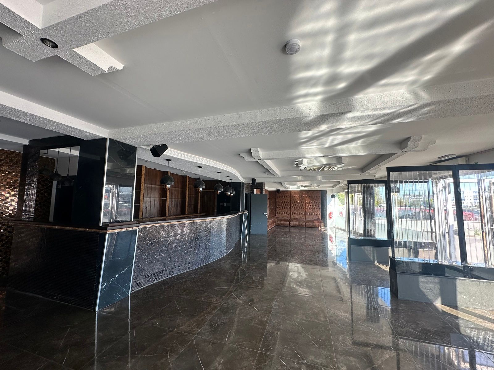 Zichtbare horecalocatie naast Kinepolis Antwerpen foto 5