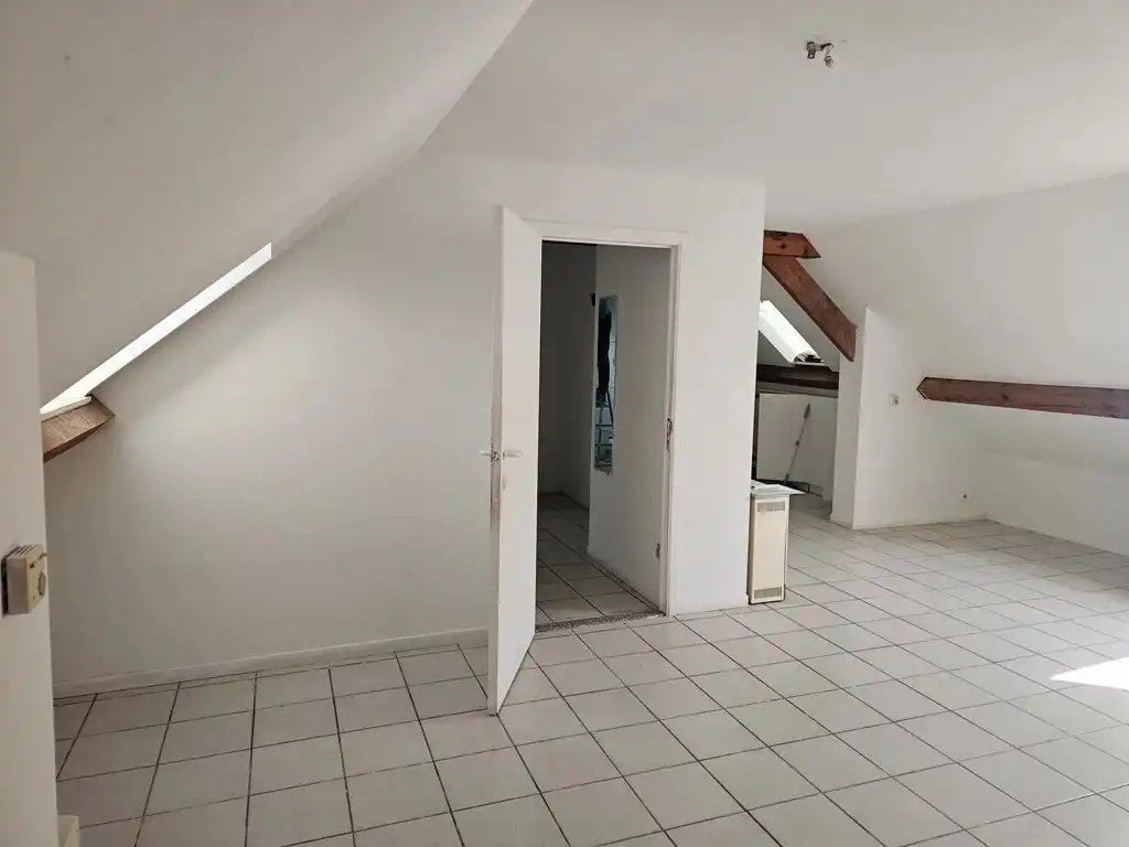 Charmante studio op de dakverdieping in hartje Hasselt foto 3