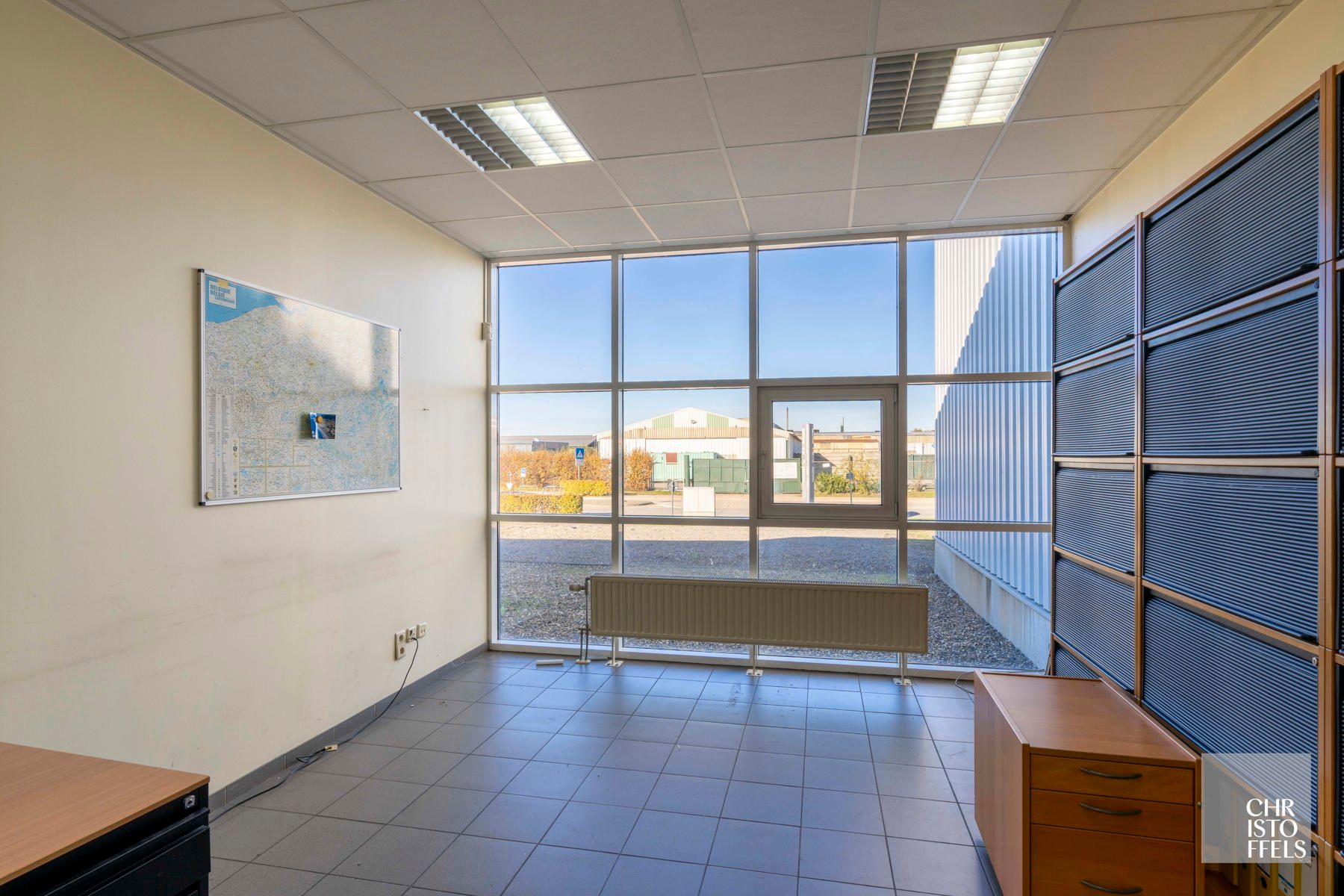 Functioneel bedrijfsgebouw op 4.445m² met magazijn/werkplaats (1.231 m²) en kantoorruimtes (197 m²) nabij de E314 foto 6