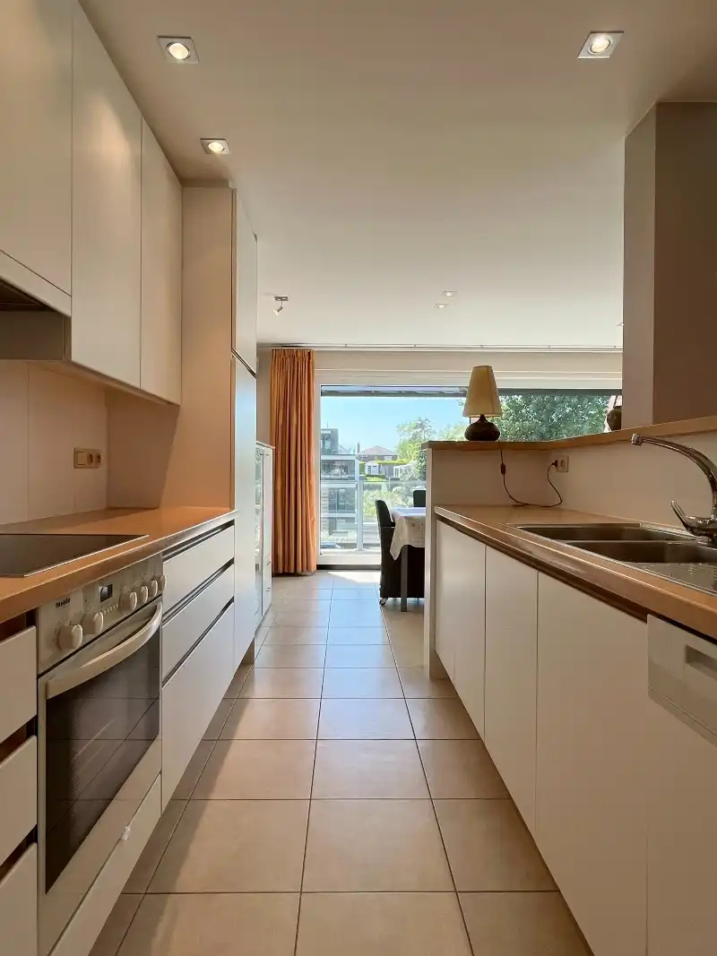 LUXUEUS WOONAPPARTEMENT IN OOSTDUINKERKE MET GARAGE ÉN PARKING foto 14