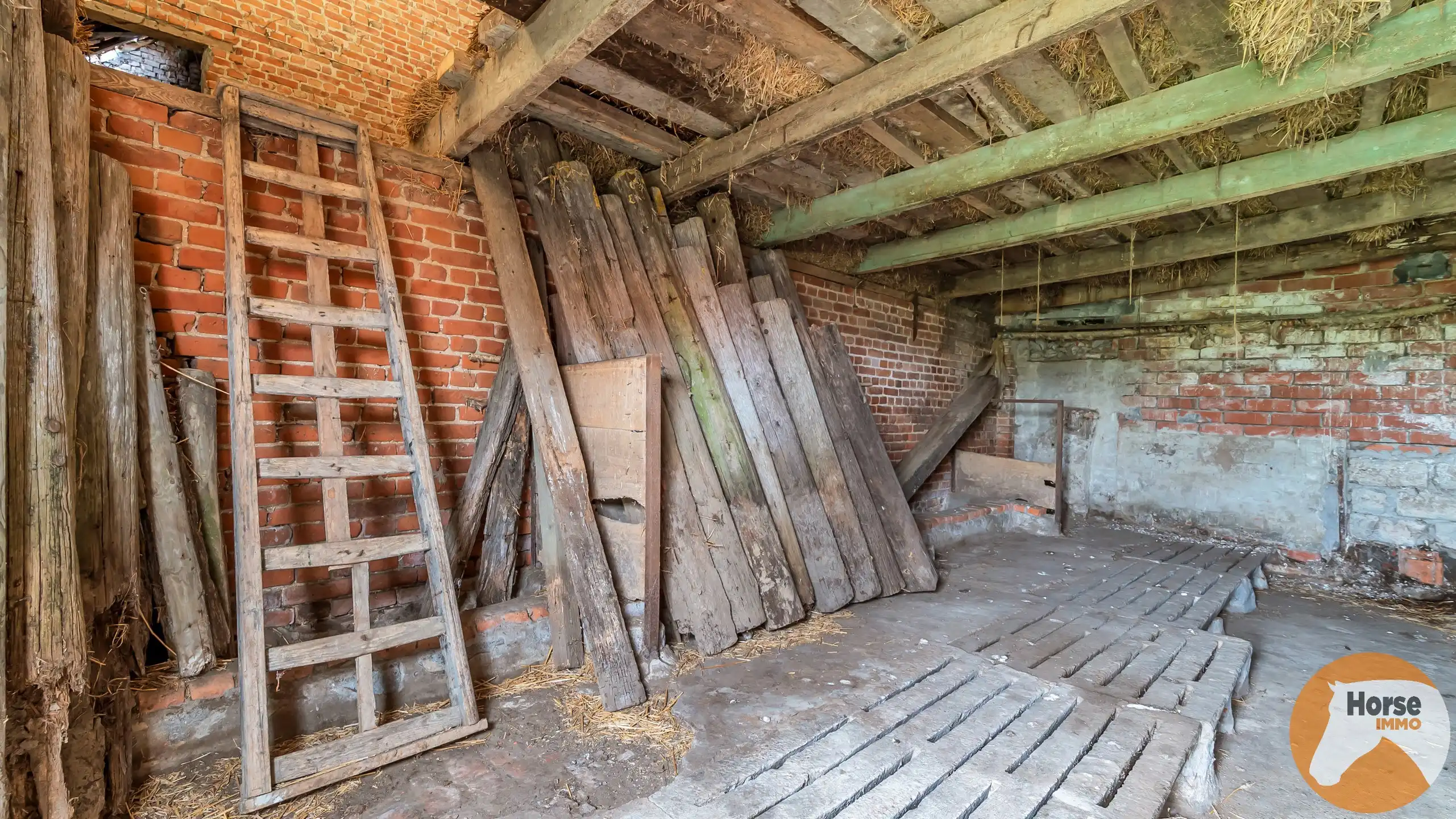 HOOGLEDE - Uitzonderlijke hoevesite op 4 ha in groene vallei foto 5