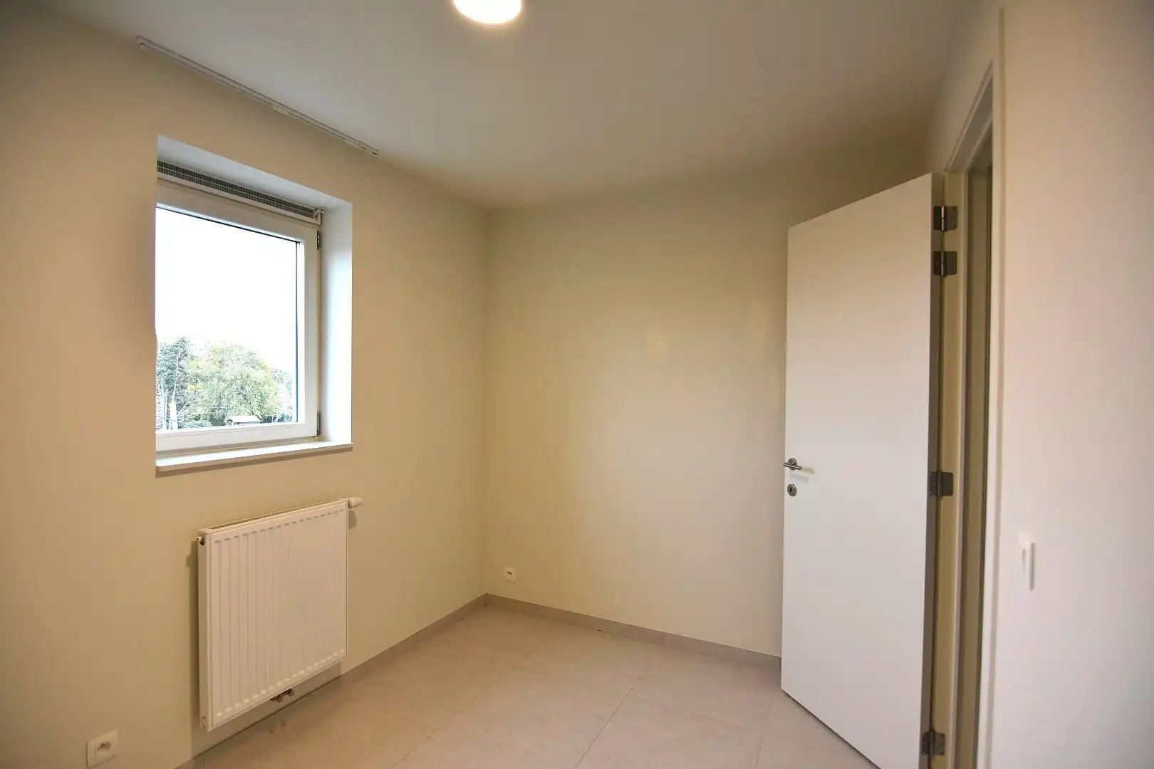 Lichtrijk 2-slpk appartement met privé parking nabij Rumbeke foto 16