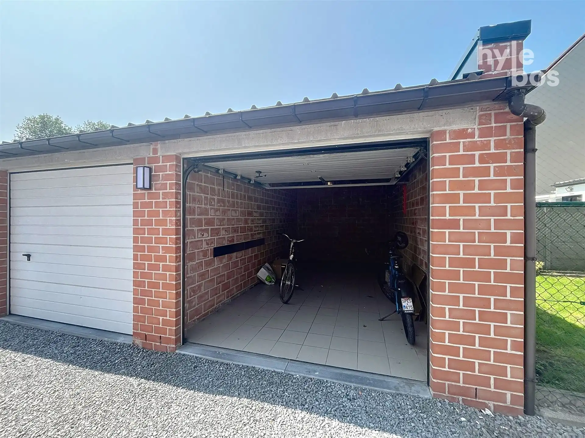 Gelijkvloers 3 slaapkamer appartement met tuin en garage foto 14