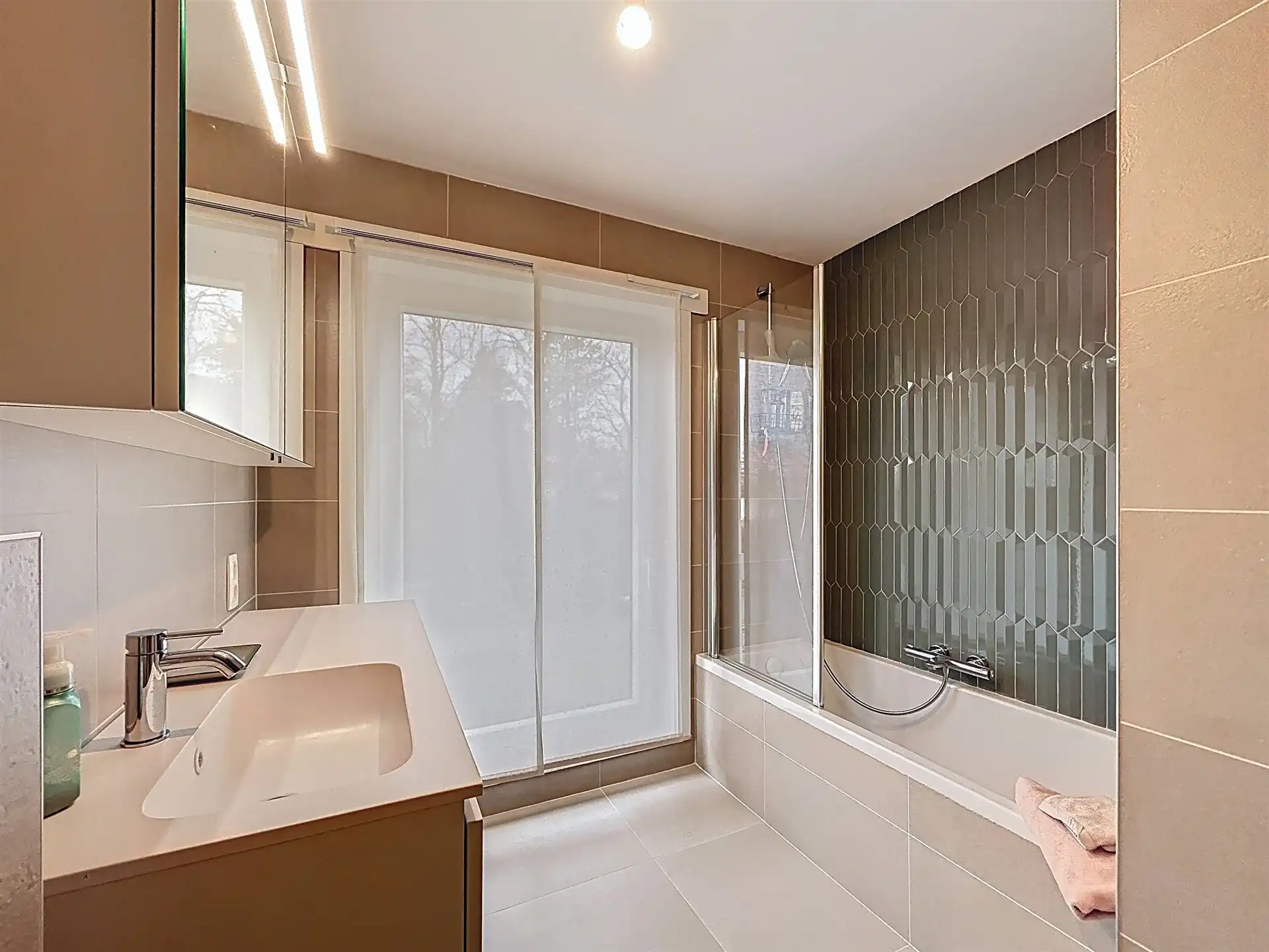 Half open bebouwing met 3 slaapkamers en garage  op perceel van 563m² in doodlopende straat  foto 14