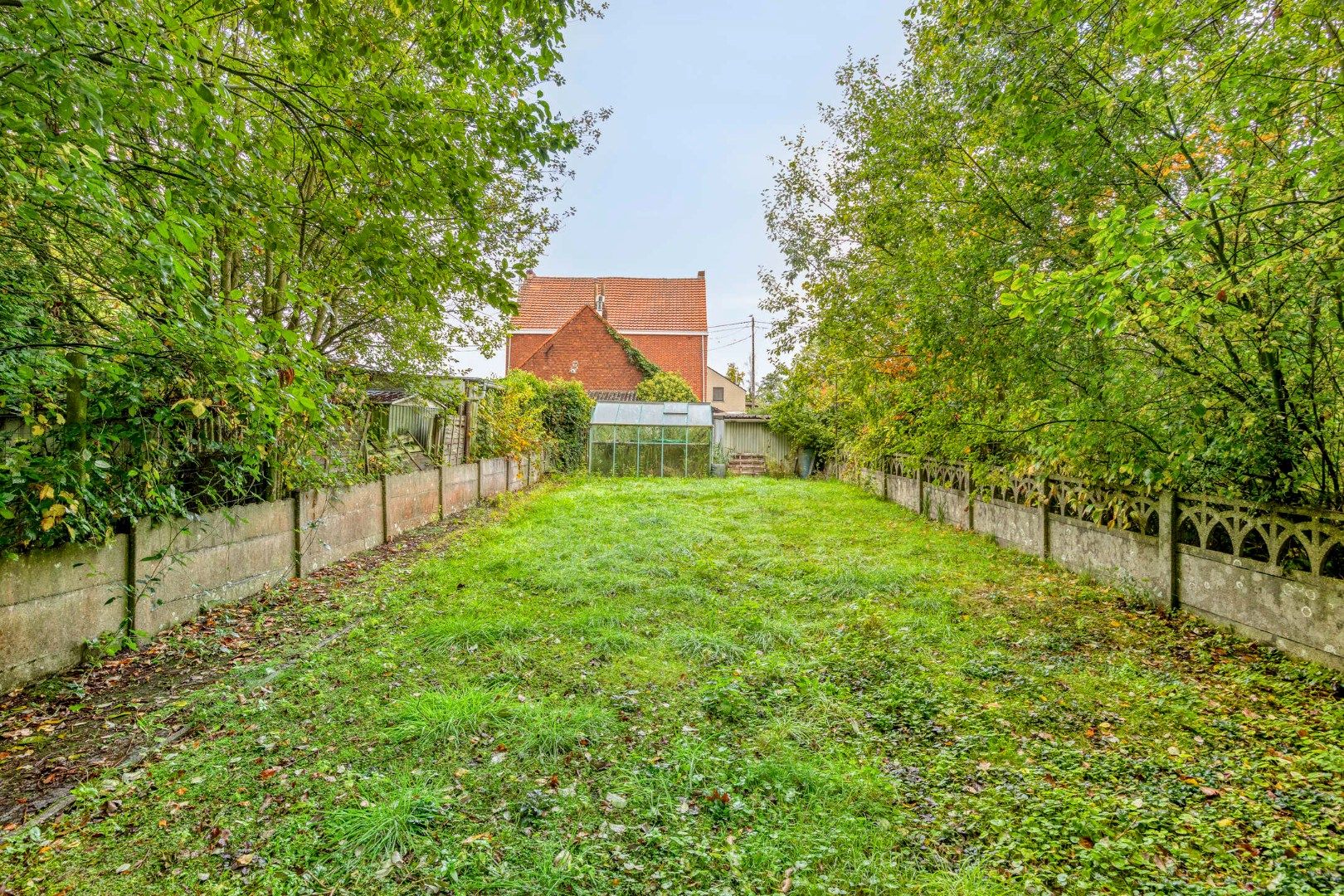 Rustig gelegen te renoveren woning op een mooi perceel van 13 are. foto 30