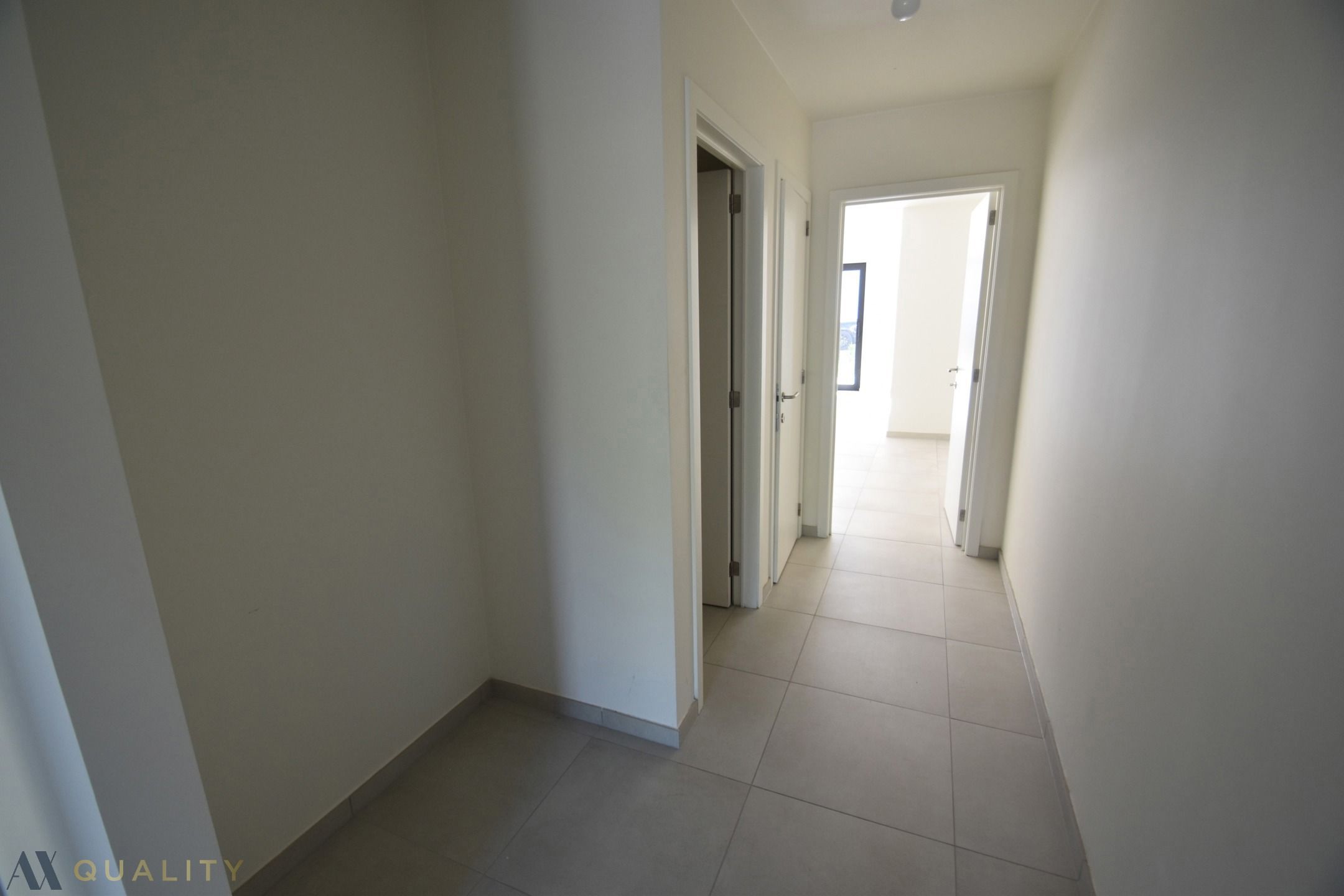 Energiezuinig recent gelijkvloers 2-slpk. appt met terr., tuin en autostaanplaats foto 10