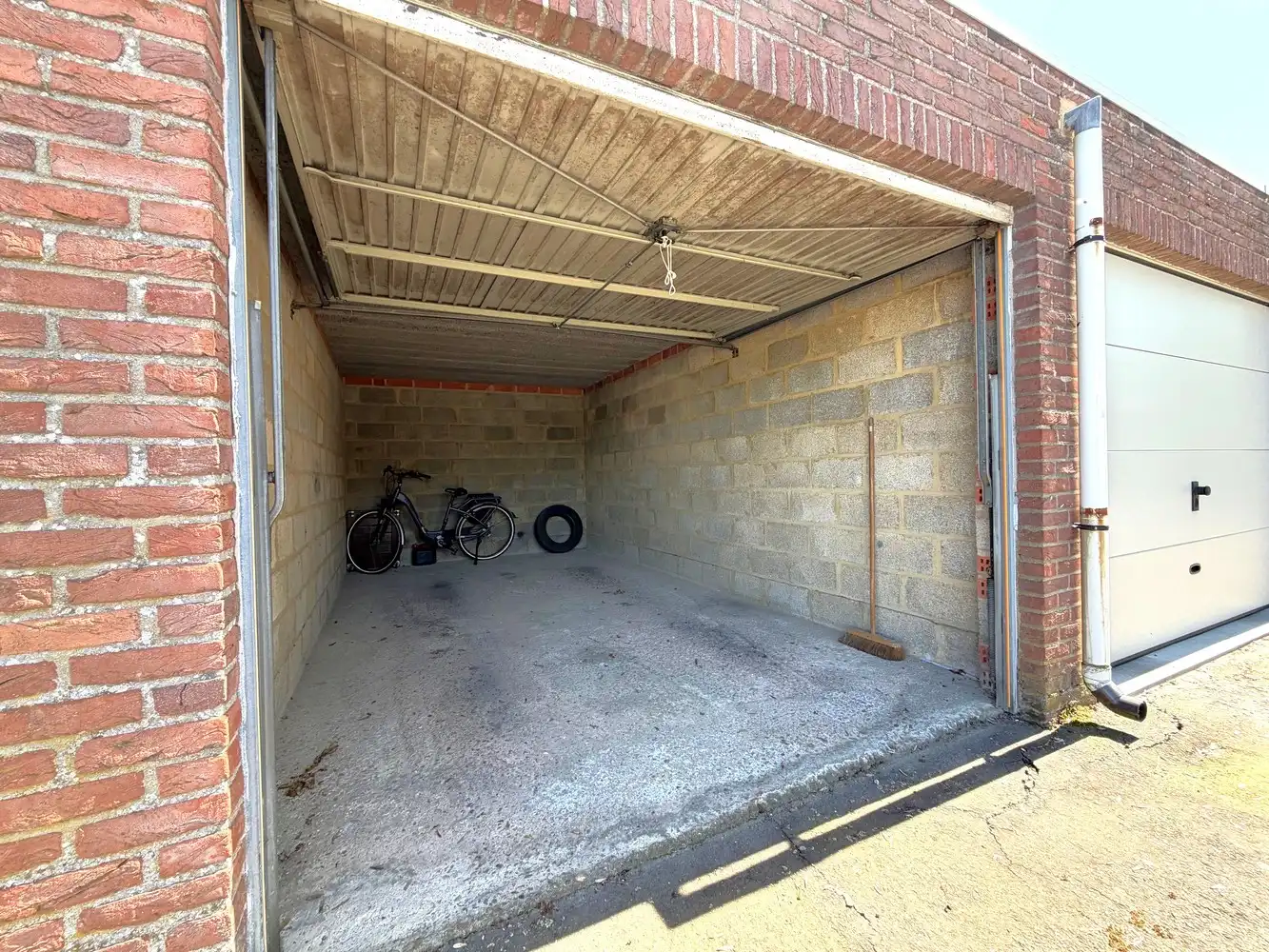 Interessante opportuniteit: garagebox in centrum Sint-Truiden foto 3