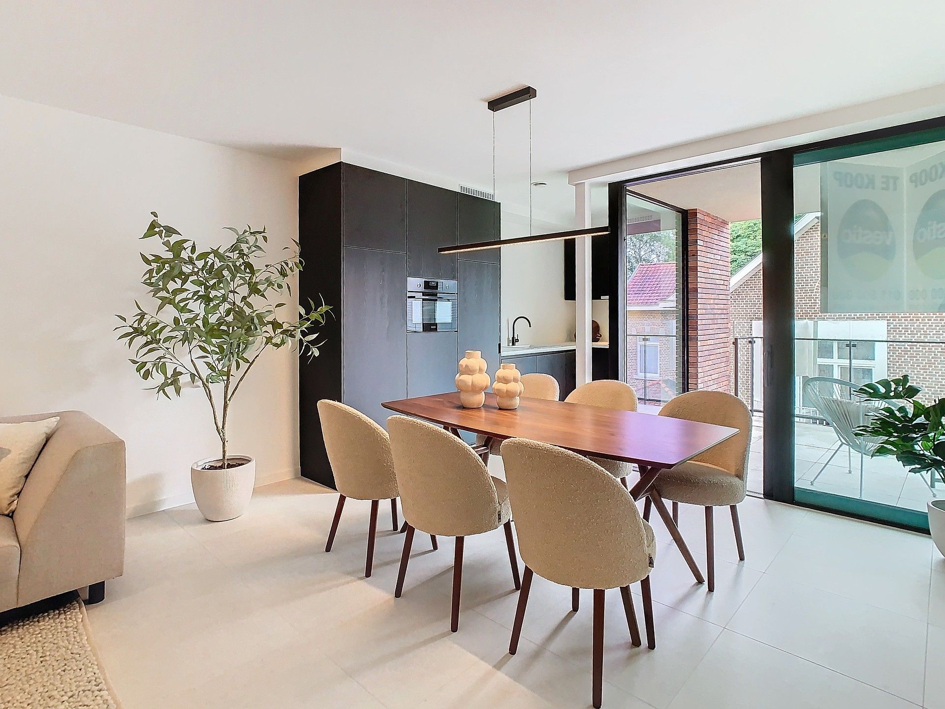 INVESTERINGSAPPARTEMENT IN CENTRUM BILZEN 2 SLK BERGING, TERRAS EN PARKING foto {{pictureIndex}}