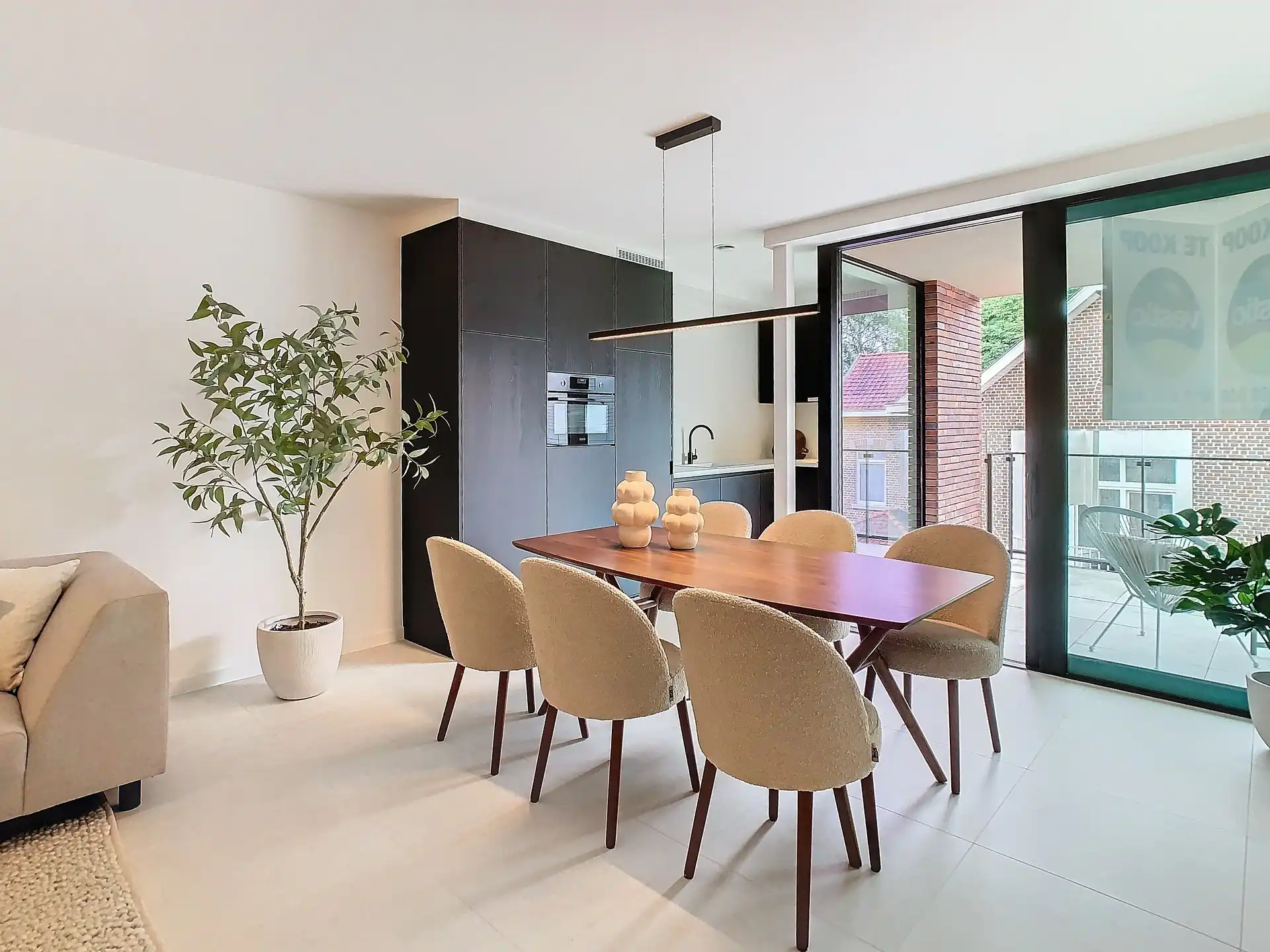 INVESTERINGSAPPARTEMENT IN CENTRUM BILZEN 2 SLK BERGING, TERRAS EN PARKING foto {{pictureIndex}}