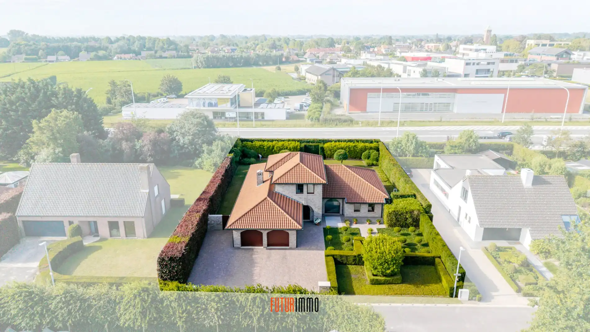 Prachtige villa in residentiële woonwijk foto 2