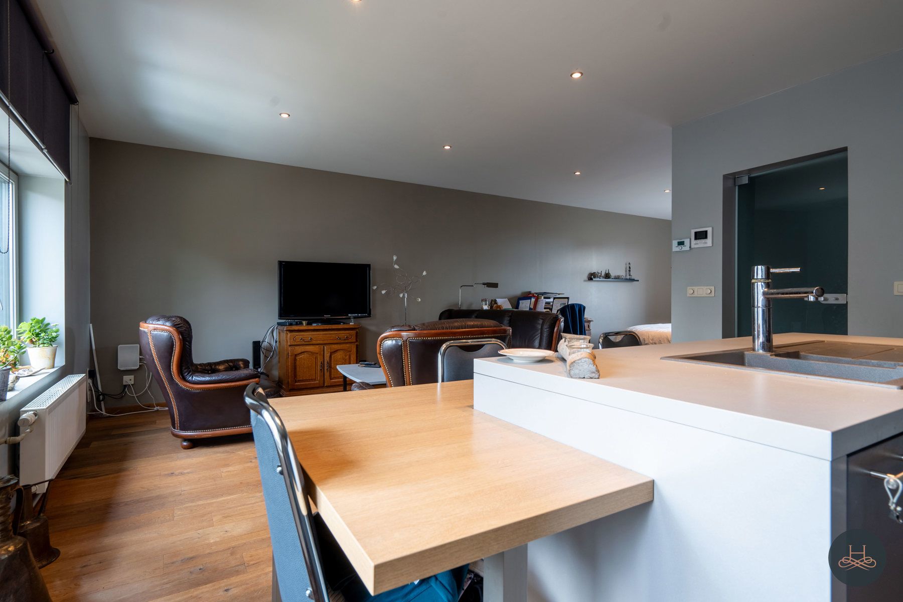 Ruime duplex appartement in centrum Haacht foto 4