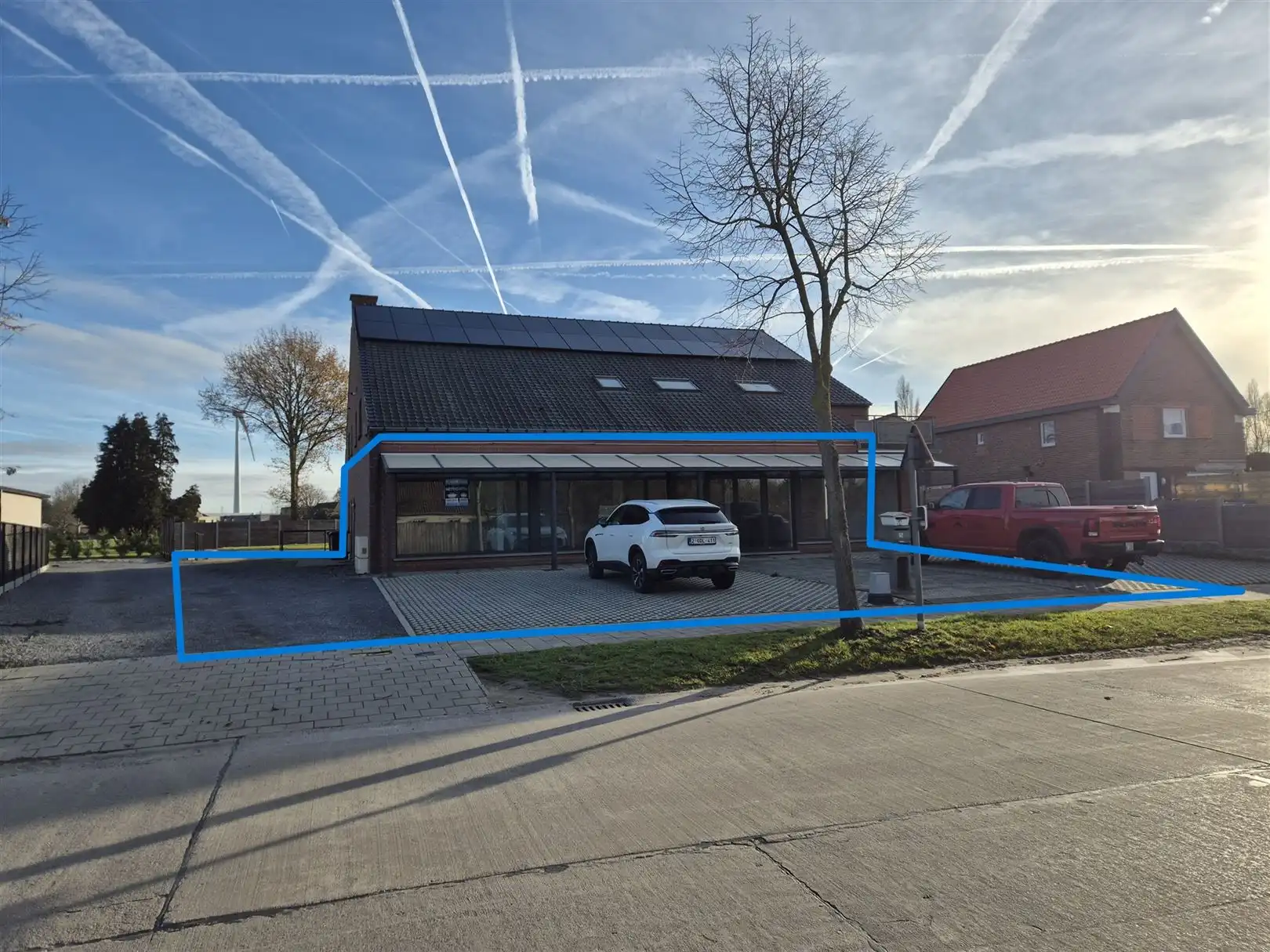 Handelsruimte met aansluitend appartement foto {{pictureIndex}}