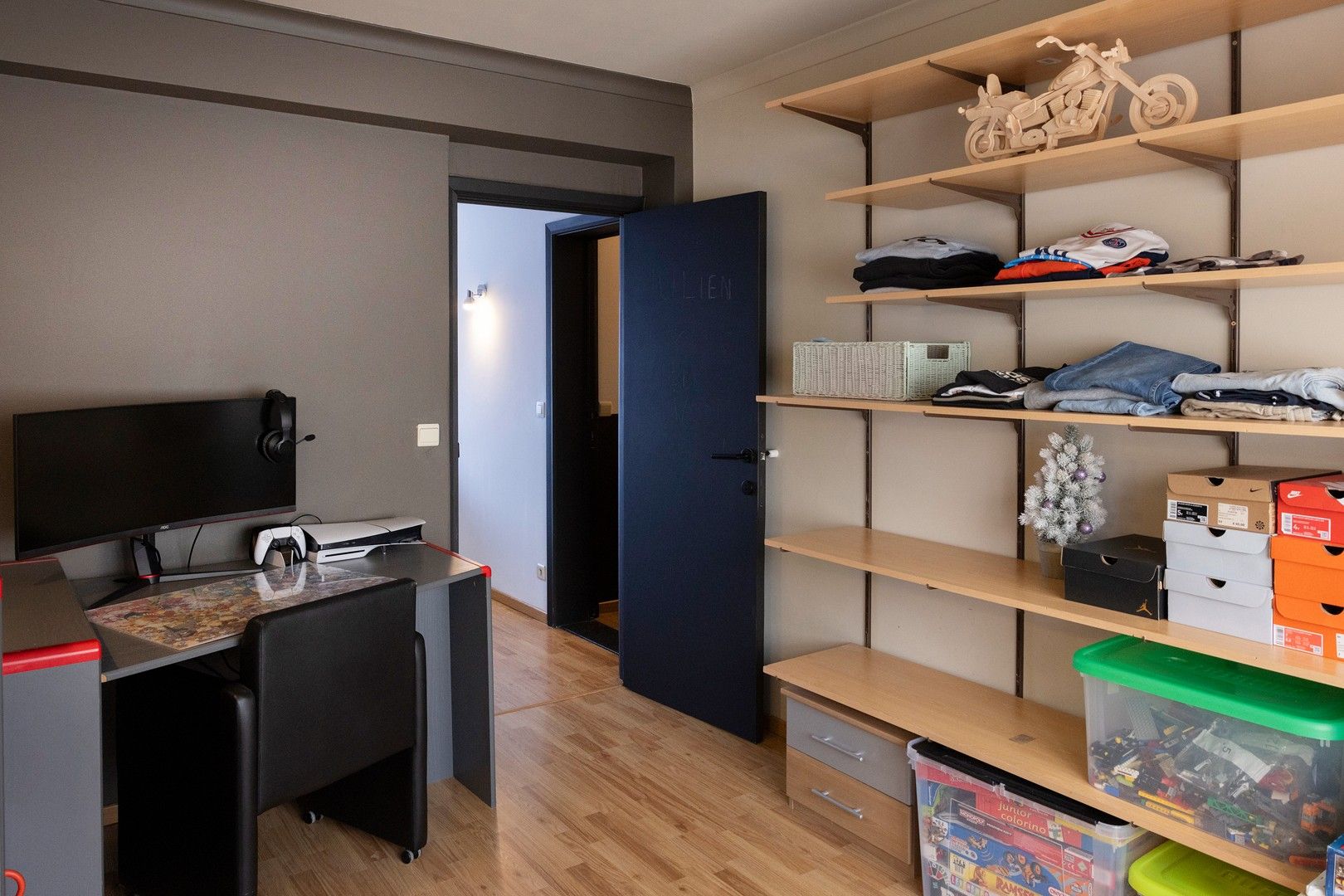 Ruime woning met 4 slpks, bureau en mogelijke praktijkruimte. foto 11