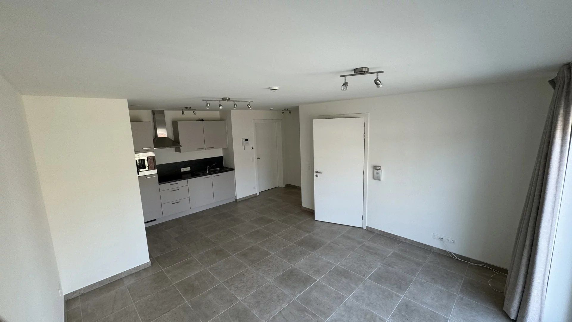 Serviceflat met balkon en 1 slaapkamer momennteel verhuurd te koop foto 7