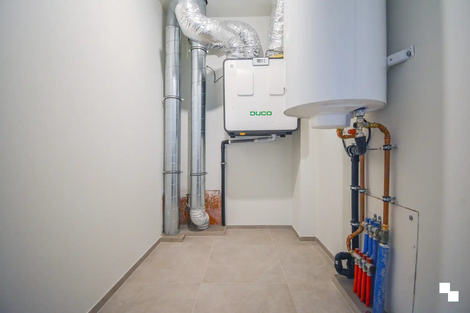 Volledig afgewerkte nieuwbouwwoning met carport te Sleihage foto 9
