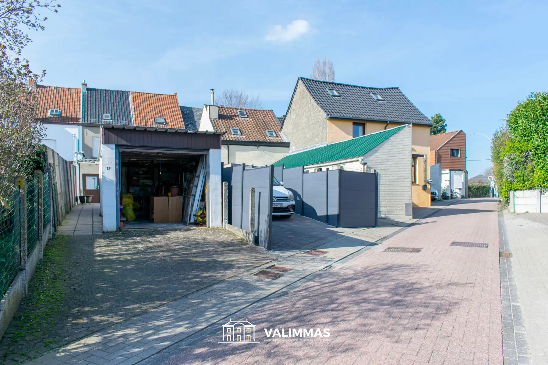 Goed onderhouden rijwoning met terras, tuinhuis en garage... foto 4