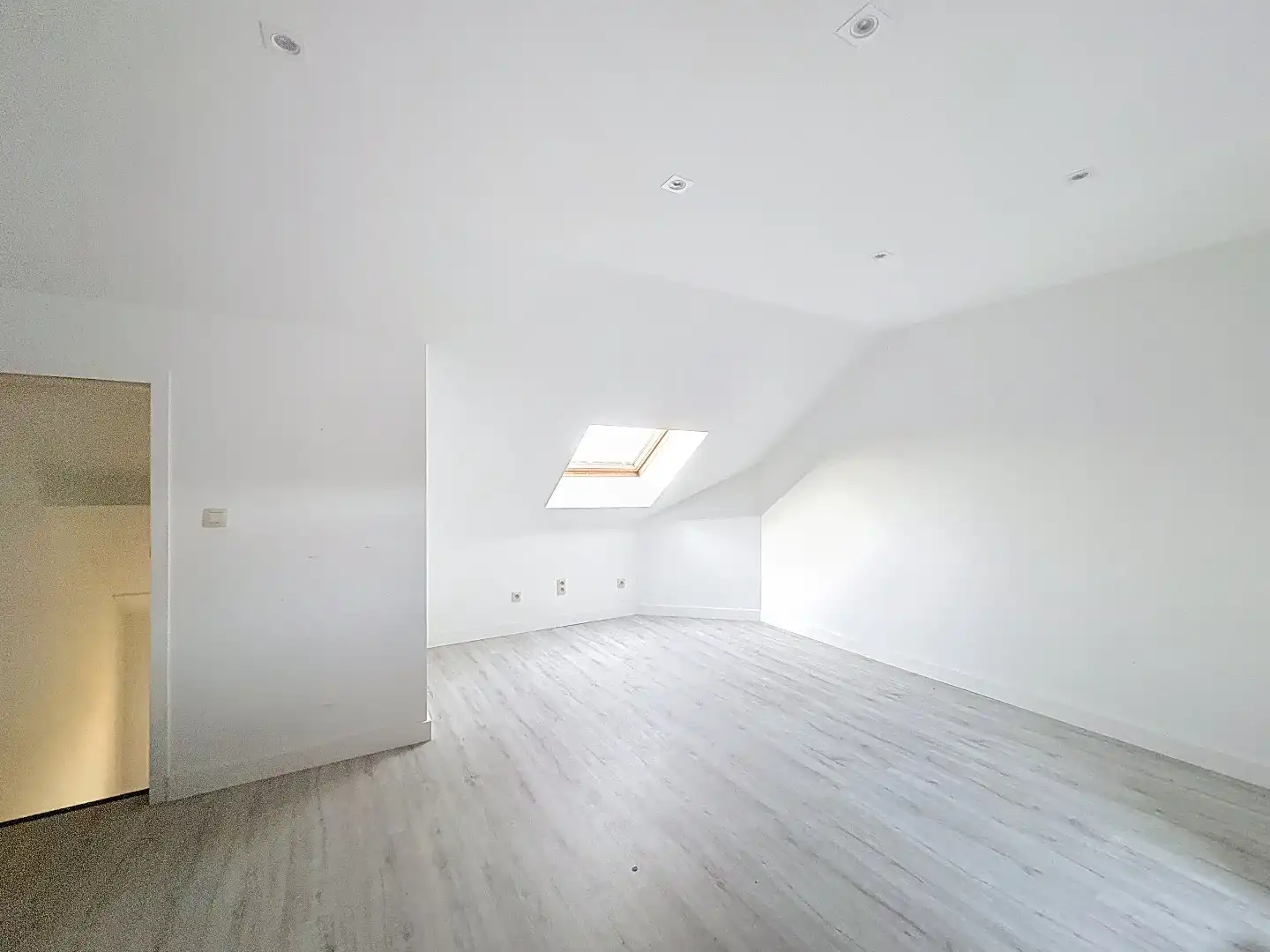 Volledig gerenoveerde,  centraal gelegen rijwoning in Tienen met tuin, terras en 3 slaapkamers foto 16