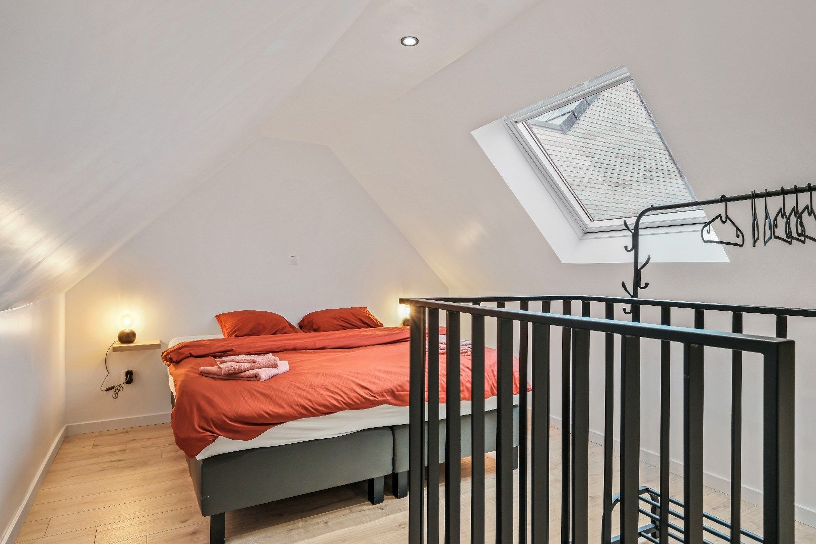 Instapklaar appartement met 2 slaapkamers en staanplaats in Ieper-centrum foto 11