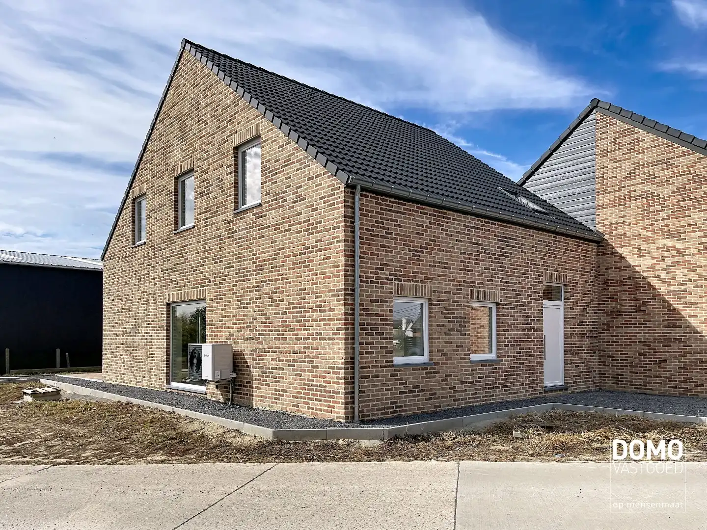 MODERNE NIEUWBOUWWONING MET 3 SLAAPKAMERS TE KORTENAKEN foto {{pictureIndex}}