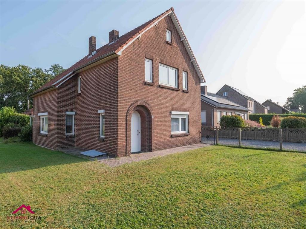 Te renoveren, vrijstaande woning op ruim perceel foto 2