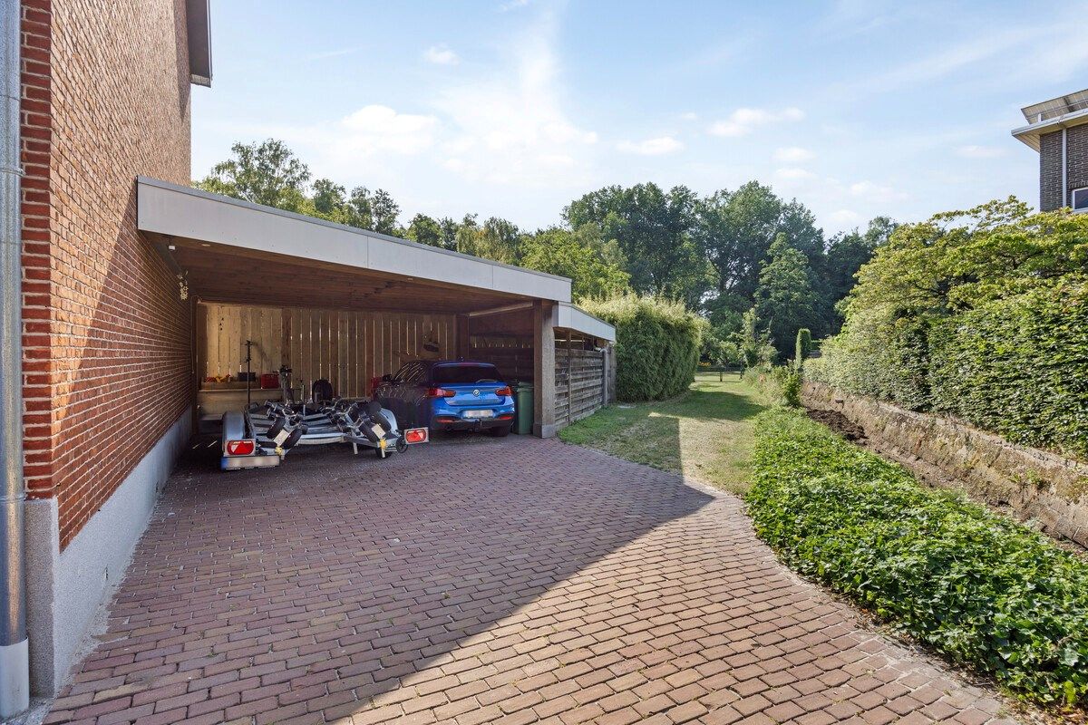 Ruim ingedeelde woning met 4 slpks op een mooi perceel van 21 are met achterliggend groen. foto 29