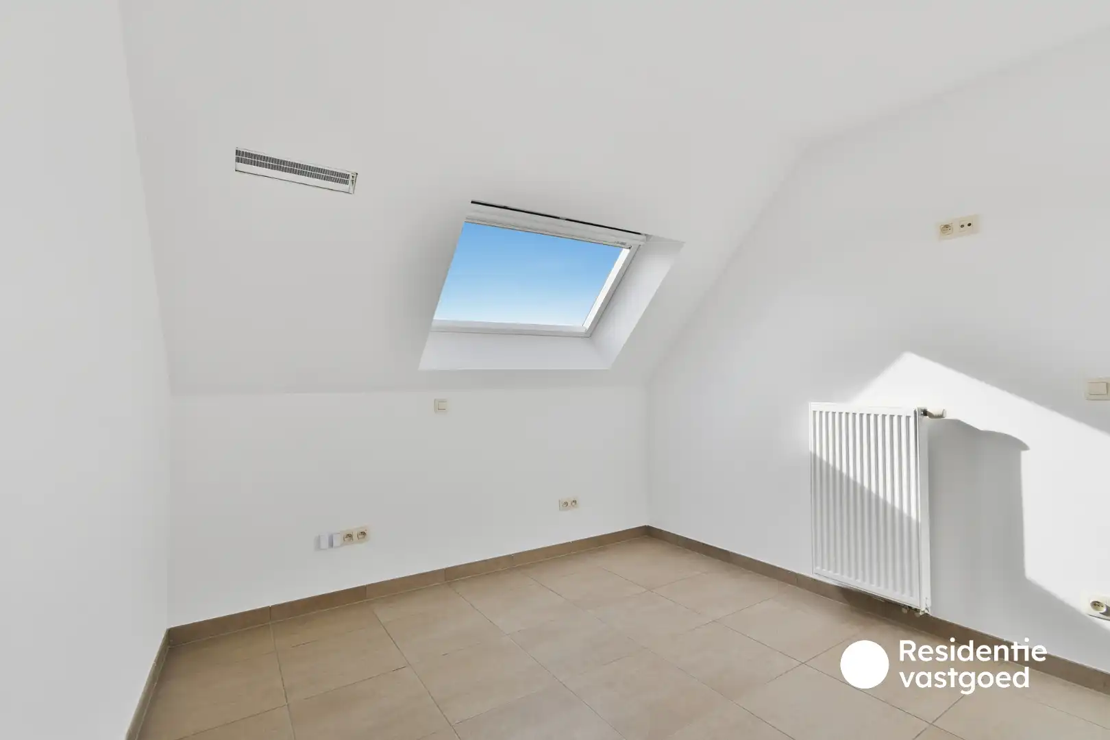 Recente woning met 3 slaapkamers en zonnige tuin nabij centrum Oudenburg foto 9